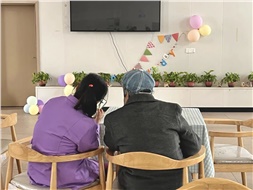 當你老到忘了世界，我該拿什么來愛你